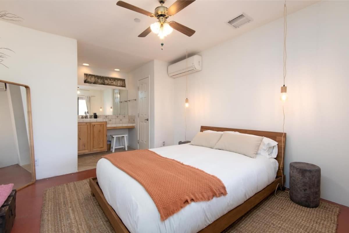 Renovated Lodge - Room 1 With Pool Access 조슈아 트리 외부 사진