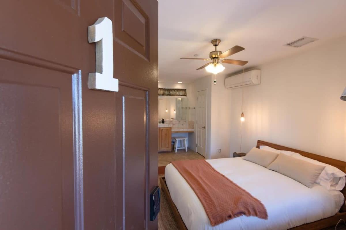 Renovated Lodge - Room 1 With Pool Access 조슈아 트리 외부 사진