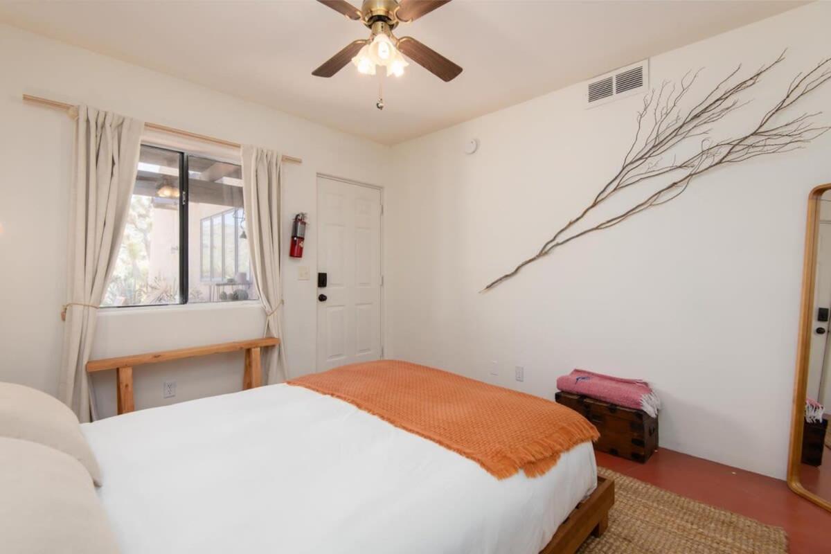 Renovated Lodge - Room 1 With Pool Access 조슈아 트리 외부 사진
