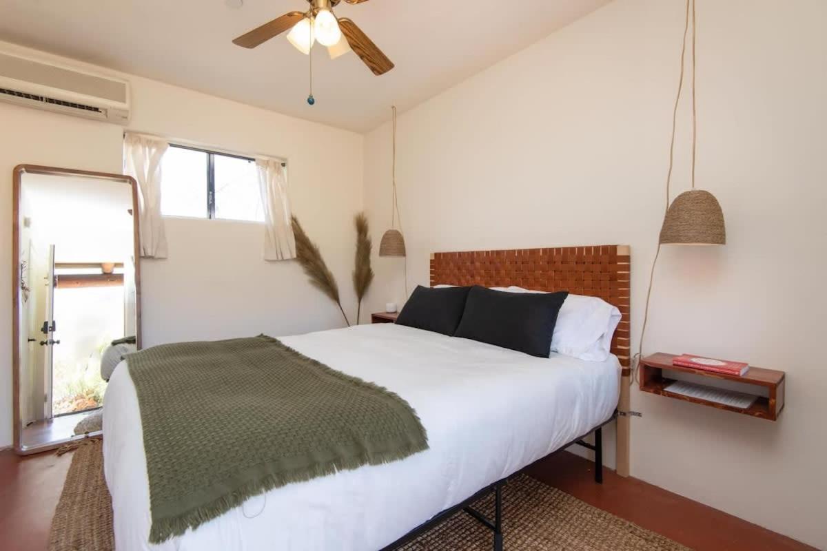Renovated Lodge - Room 1 With Pool Access 조슈아 트리 외부 사진